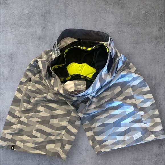 Enduro Sport Shorts Padded Grey Geometric Men Size 40 Bikercore Sportswear - Picture 10 of 11